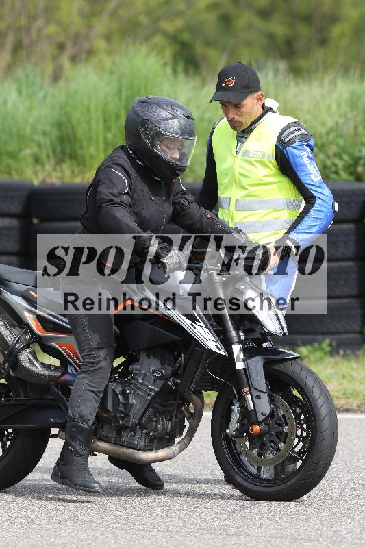 /Archiv-2025/10 23.04.2025 Cornu Master School ADR/gruen-vert/40